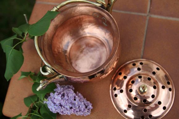 Милый старенький медный двуносик - умывальник