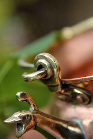 Милый старенький медный двуносик - умывальник