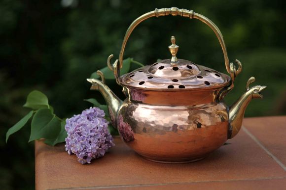 Милый старенький медный двуносик - умывальник