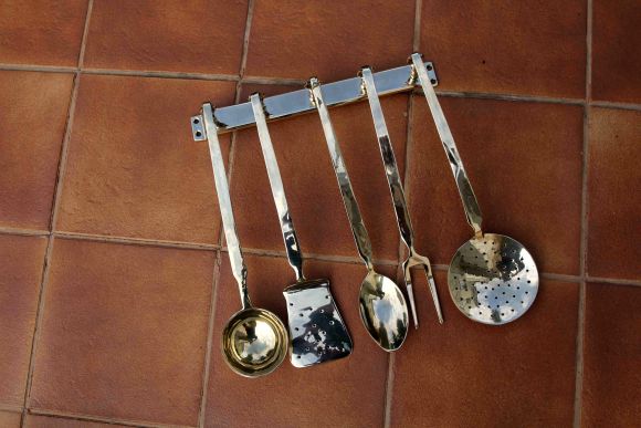 Красивый кухонный набор из латуни