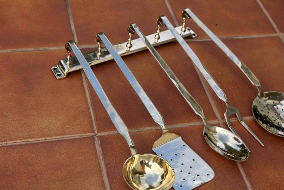 Красивый кухонный набор из латуни