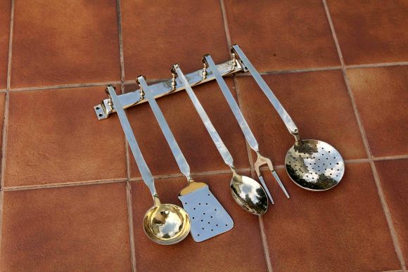 Красивый кухонный набор из латуни