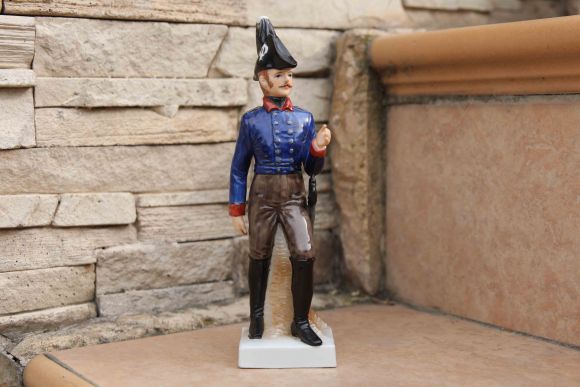 Фарфоровый солдатик в форме войны 1812