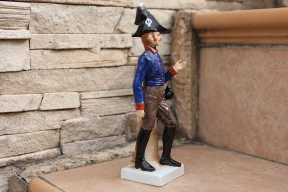 Фарфоровый солдатик в форме войны 1812