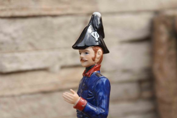 Фарфоровый солдатик в форме войны 1812