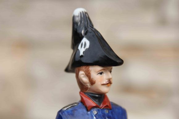 Фарфоровый солдатик в форме войны 1812