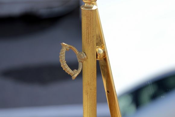 Антикварное латунное напольное зеркало с поворотным механизмом