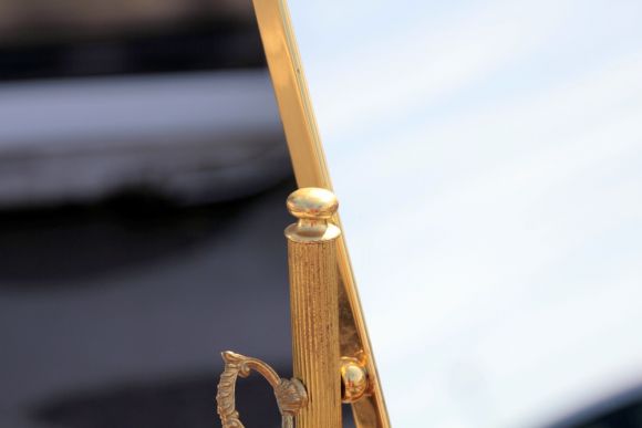 Антикварное латунное напольное зеркало с поворотным механизмом