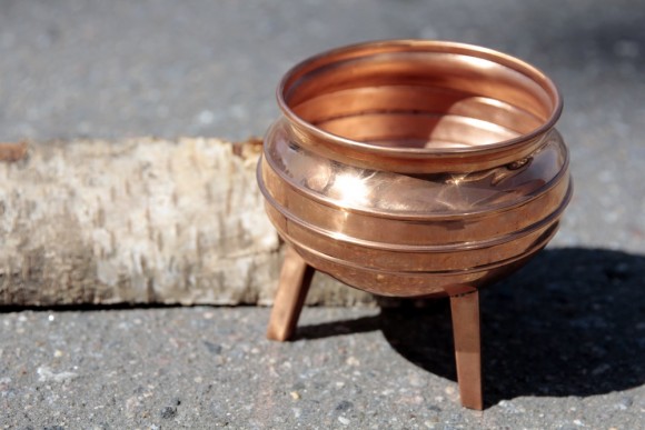 Старинное цветочное кашпо на ножках. Европа. Начало 20 века