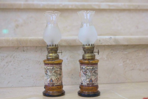 Интересная антикварная пара керосиновых ламп