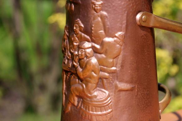 Медный зольник с классическим голландским сюжетом ГУЛЯНКА