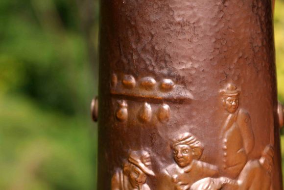 Медный зольник с классическим голландским сюжетом ГУЛЯНКА