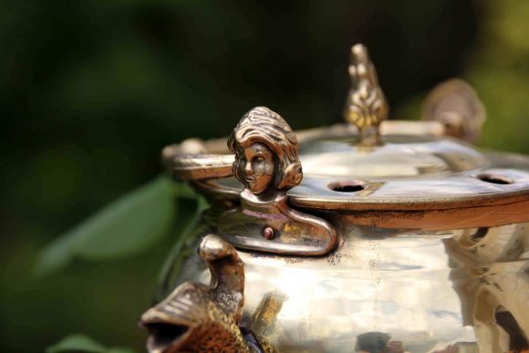 Замечательный двуносик, полностью латунный. Удобно пить и мыть руки