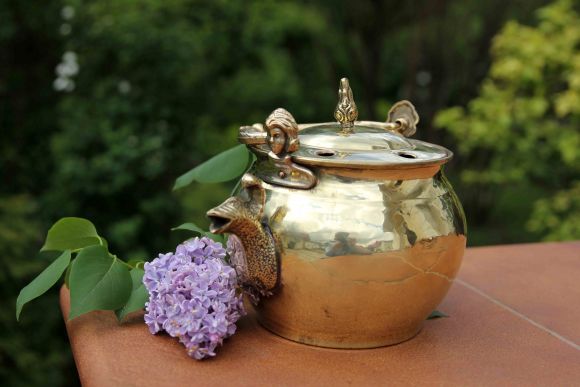 Замечательный двуносик, полностью латунный. Удобно пить и мыть руки