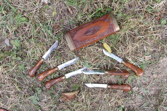 Редкость - индийские антикварные ножи в одном чехле