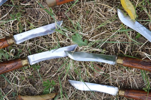 Редкость - индийские антикварные ножи в одном чехле