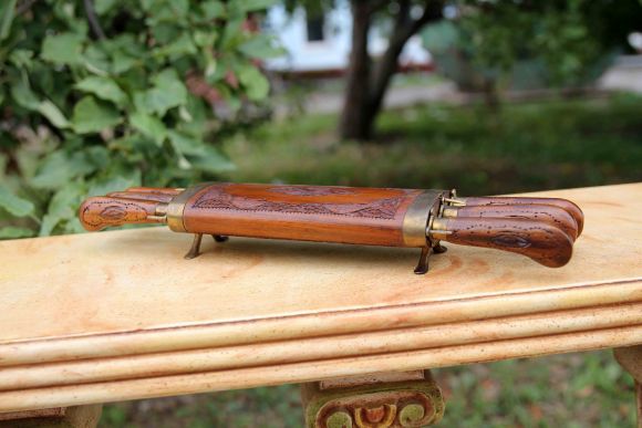 Редкость - индийские антикварные ножи в одном чехле