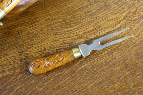 Редкий антикварный набор вилок и ножей