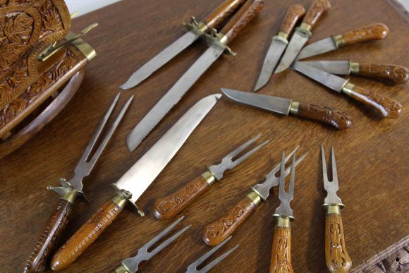 Редкий антикварный набор вилок и ножей