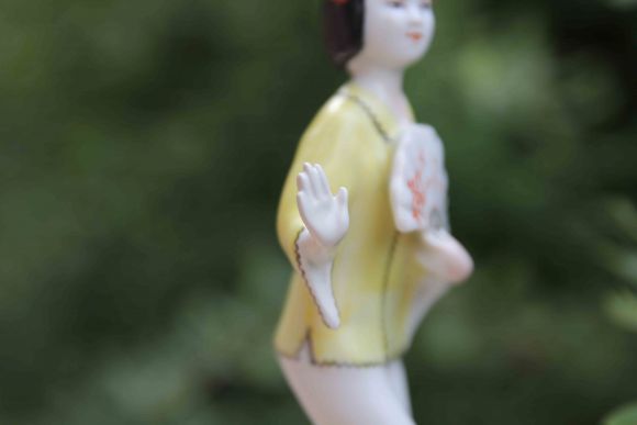 Фарфоровая статуэтка "Китаянка с веером" ЛФЗ