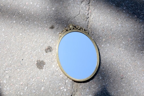 Старинное настенное зеркало. Латунное литье