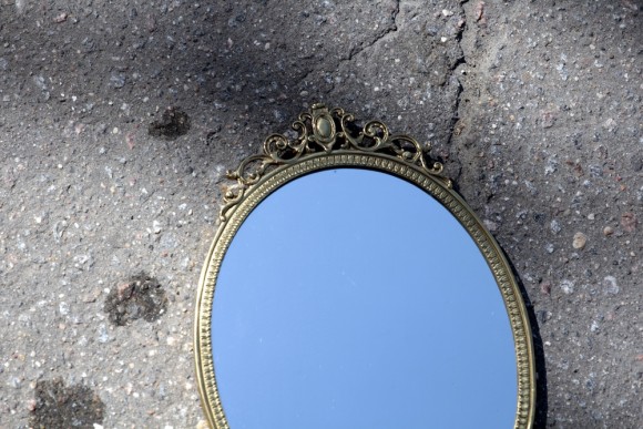 Старинное настенное зеркало. Латунное литье