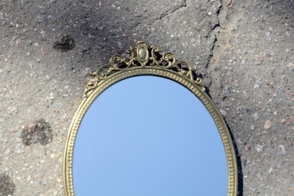 Старинное настенное зеркало. Латунное литье