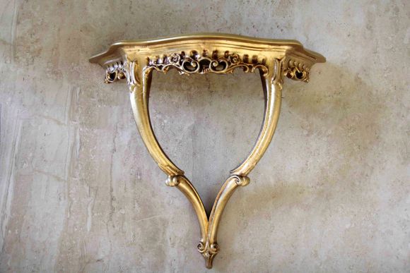 Интересная зеркальная консоль