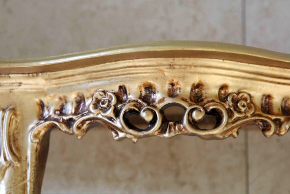 Интересная зеркальная консоль