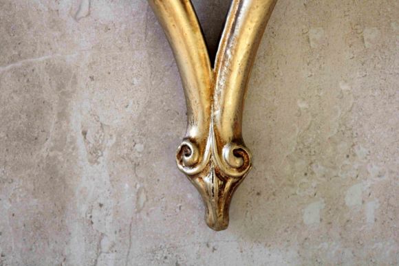 Интересная зеркальная консоль