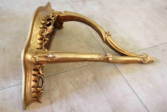 Интересная зеркальная консоль