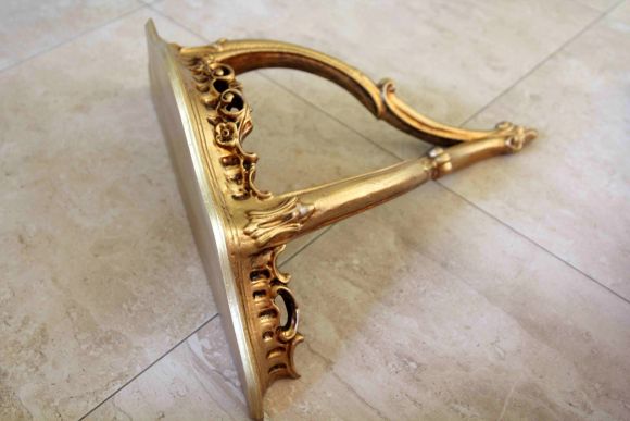 Интересная зеркальная консоль