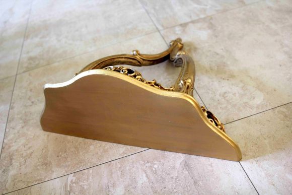 Интересная зеркальная консоль