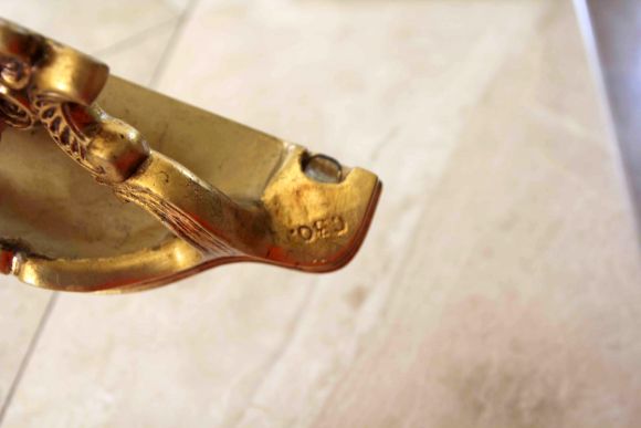 Интересная зеркальная консоль