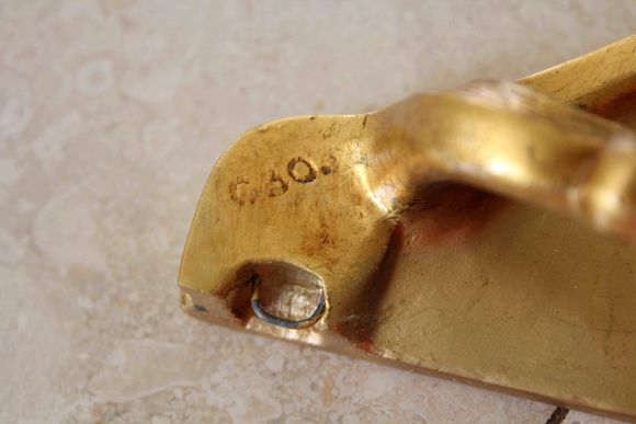 Интересная зеркальная консоль