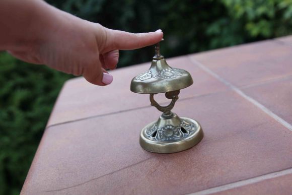 Звоночек из латуни "услышат все". ЕВРОПА. Литье