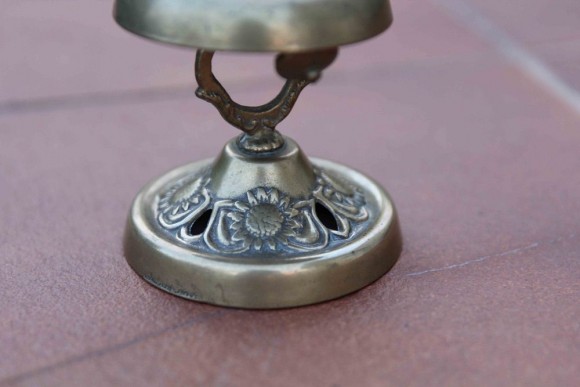 Звоночек из латуни "услышат все". ЕВРОПА. Литье