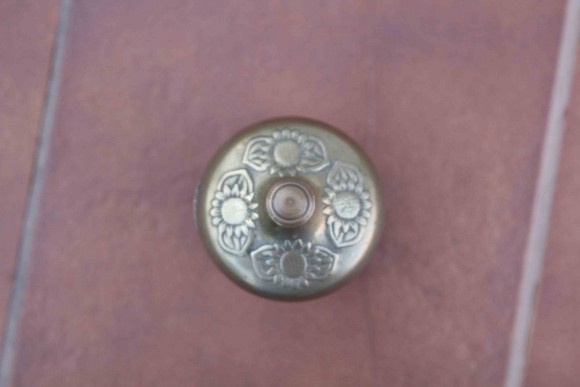 Звоночек из латуни "услышат все". ЕВРОПА. Литье