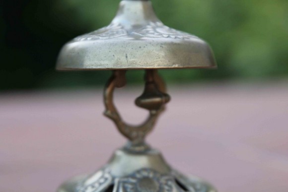 Звоночек из латуни "услышат все". ЕВРОПА. Литье