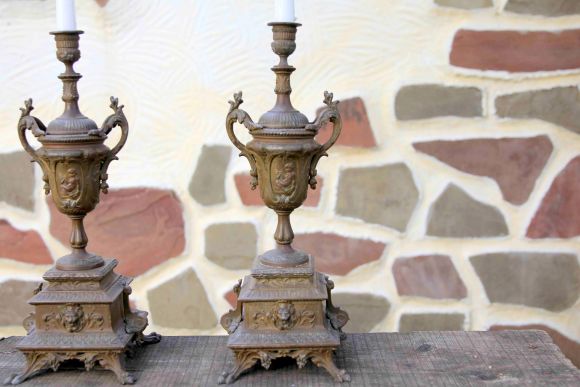 Потрясающая пара шпиатровых старинных подсвечников в патине