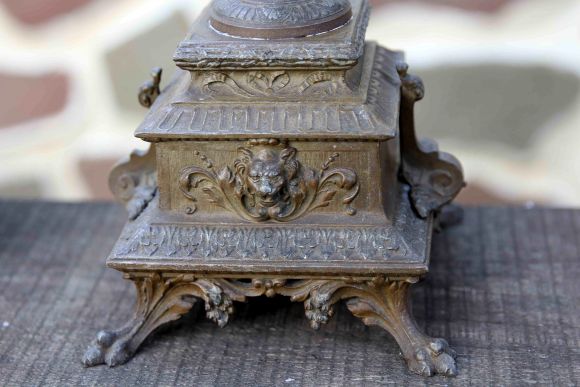 Потрясающая пара шпиатровых старинных подсвечников в патине