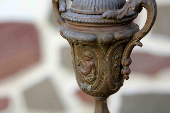 Потрясающая пара шпиатровых старинных подсвечников в патине