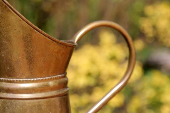 Высокий старинный латунный зольник. Европа