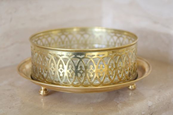 Антикварная вазочка из латуни для сервировки стола. Европа. Начало 20 века