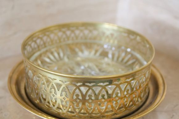Антикварная вазочка из латуни для сервировки стола. Европа. Начало 20 века