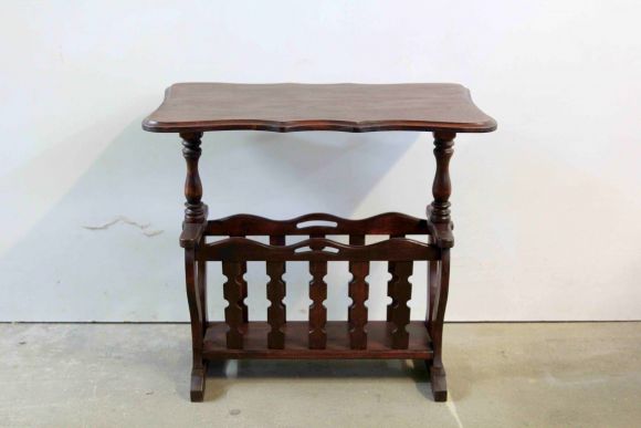 Старинная газетница с удобной столешницей