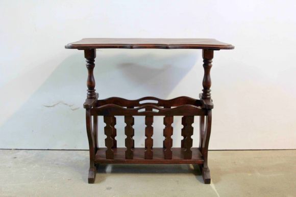 Старинная газетница с удобной столешницей