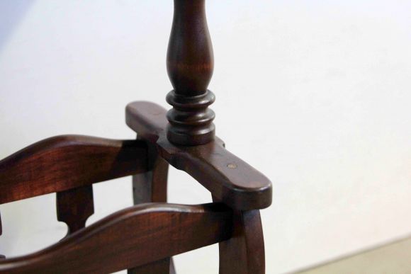 Старинная газетница с удобной столешницей