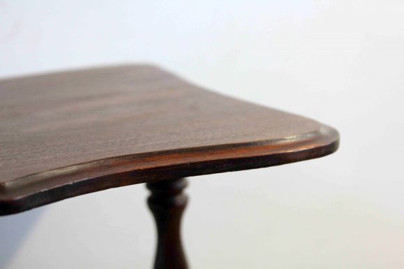 Старинная газетница с удобной столешницей