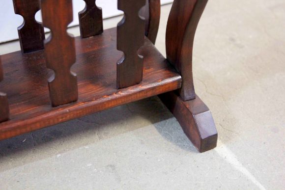 Старинная газетница с удобной столешницей